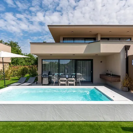 Апартаменты Quercus Village With Private Pool Новиград