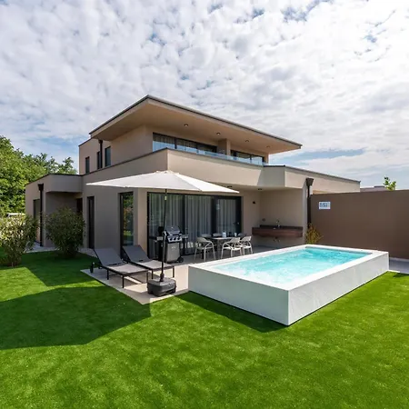 Апартаменты Quercus Village With Private Pool Новиград