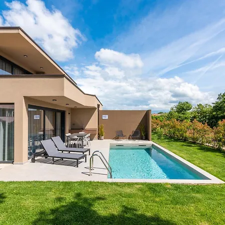 Quercus Village With Private Pool *