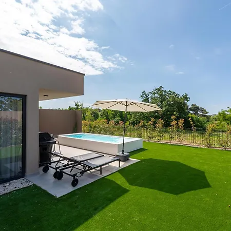 Quercus Village With Private Pool Apartment *
