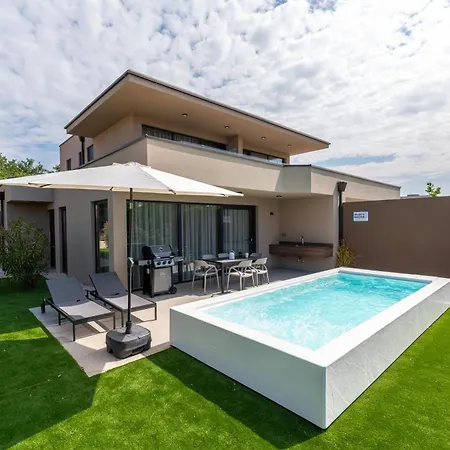 Quercus Village With Private Pool *