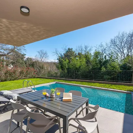 Quercus Village With Private Pool Apartment *