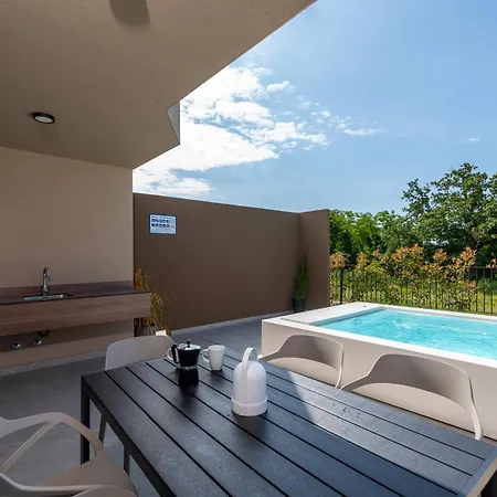 Quercus Village With Private Pool Apartment *