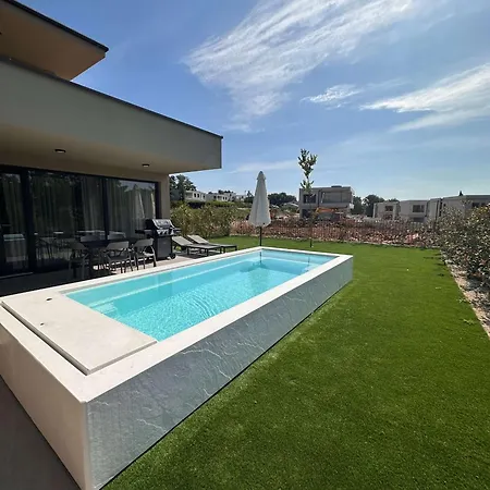 Quercus Village With Private Pool Apartment *